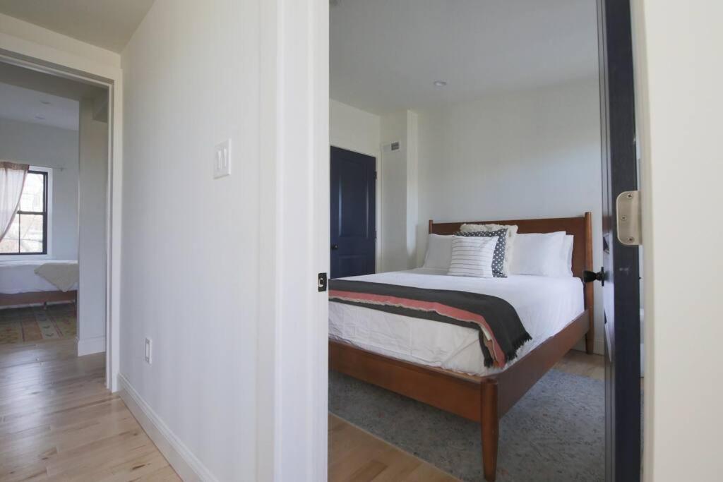 Large 2 Bdr With Deck Hosted By Stayrafa Philadelphia Exterior photo
